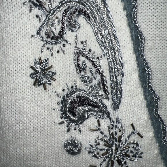 Koret White & Blue Holiday Sweater Vest Pearl Buttons Embroidered Paisley Sz PS - Picture 3 of 7